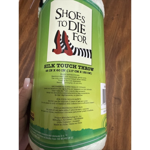 Wizard Of Oz Throw Blanket 60x46 NWT Shoes To Die For Red Ruby Silky Touch - Picture 4 of 4